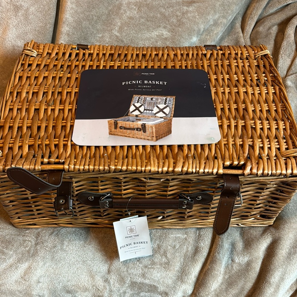 Belmont Picnic Basket for 4 people